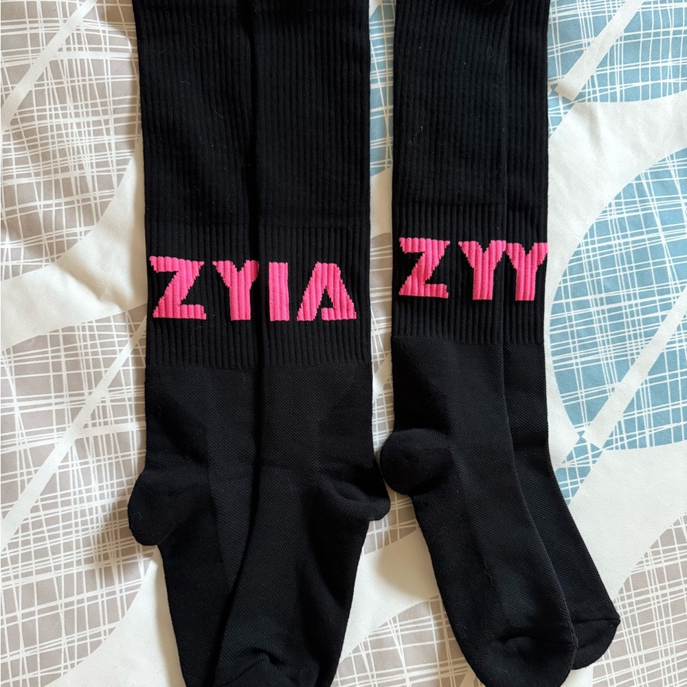 ZYIA *2 PAIRS* Women’s Athletic Curriculum Socks in Black with Pink Accents
